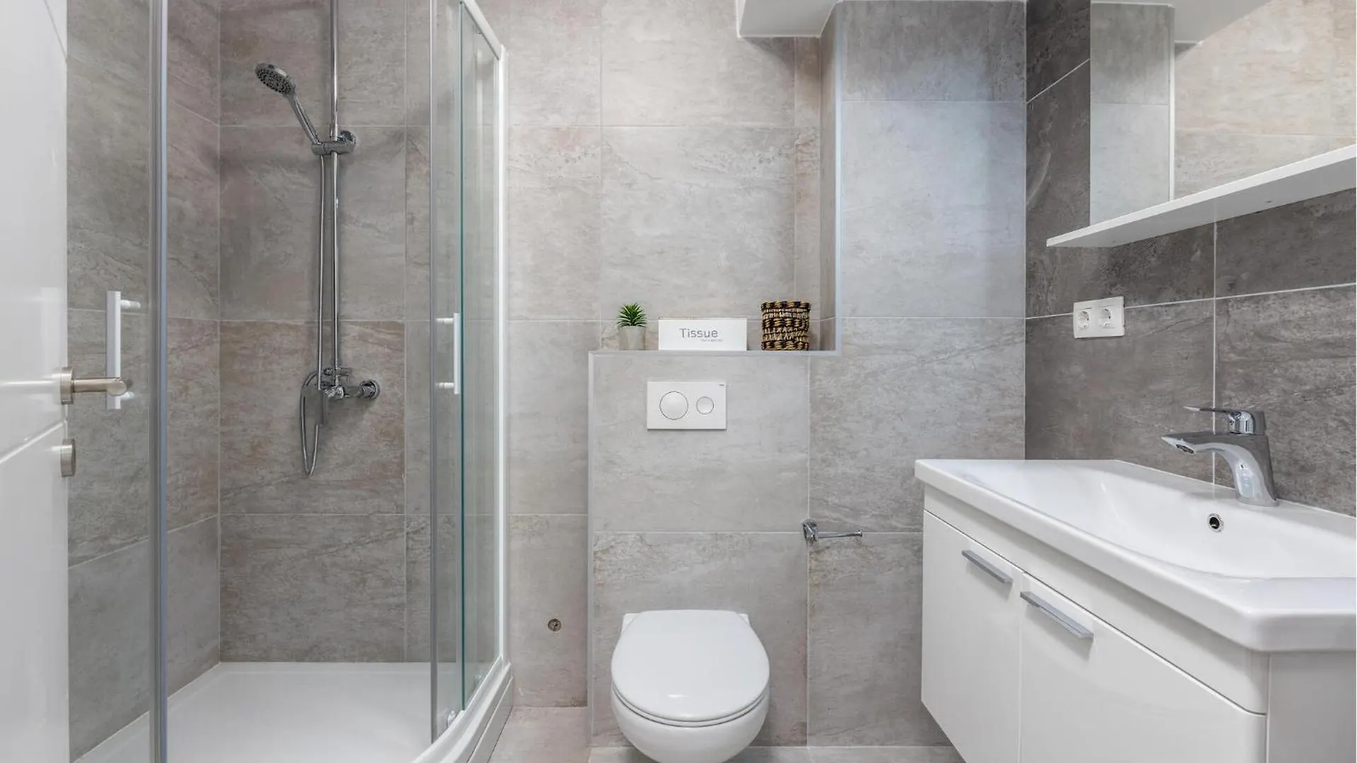 Lovely Apartment In Crikvenica With Wifi 0*,
